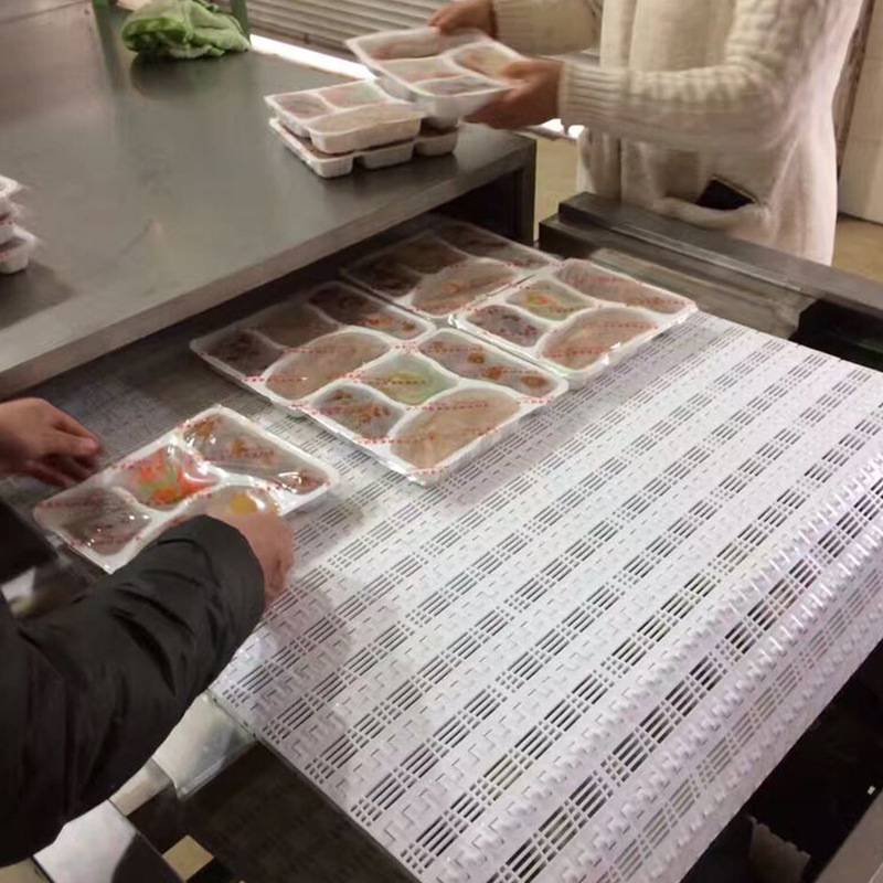 连续式盒饭微波加热设备学生餐快速加热机全自动微波盒饭加热设备