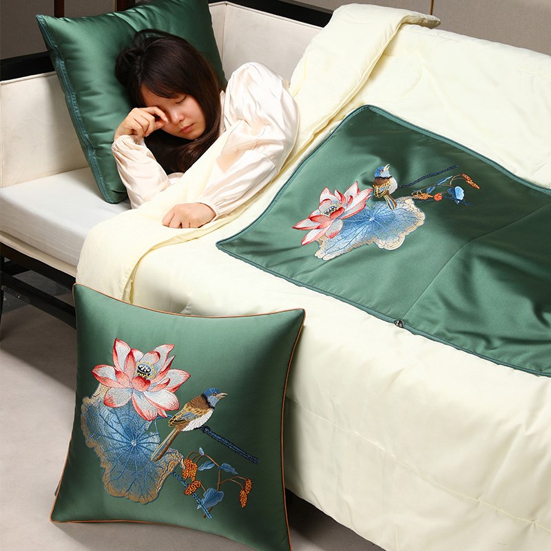 中式抱枕被子两用车载p折叠抱枕被高档客厅沙发靠枕毯子二合一定