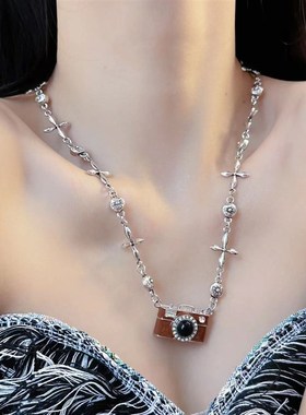 辣妹相机潮牌男女生项链女款小众设计感毛衣链嘻R哈风钛钢锁骨链