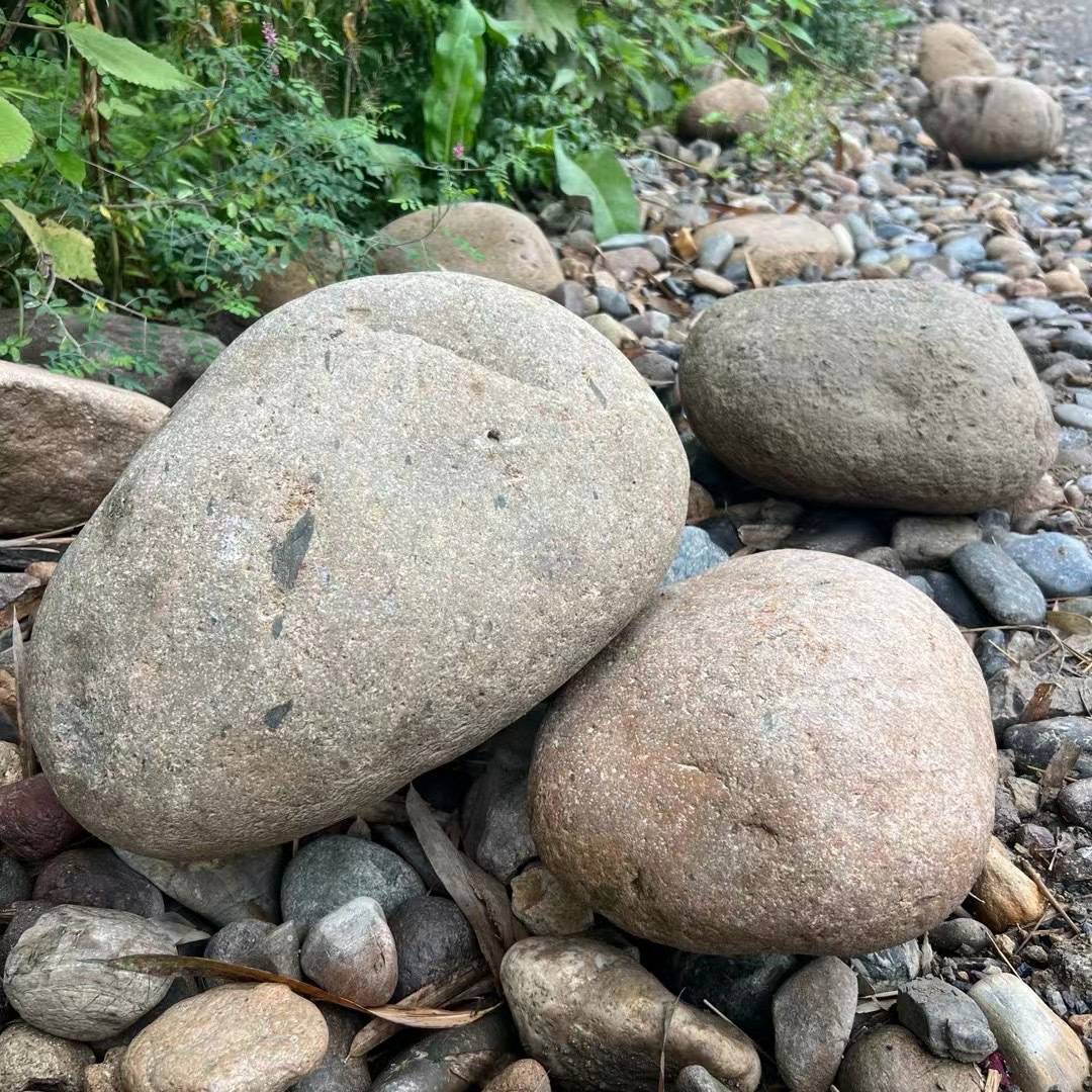 大规格天然水冲石园林点缀河道驳岸石 工程景观鹅卵石一手货源