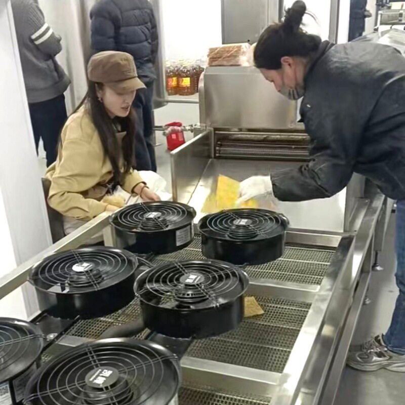 煎饼果子薄脆油炸机香酥薄脆油炸线带风冷机链条式薄脆油炸机