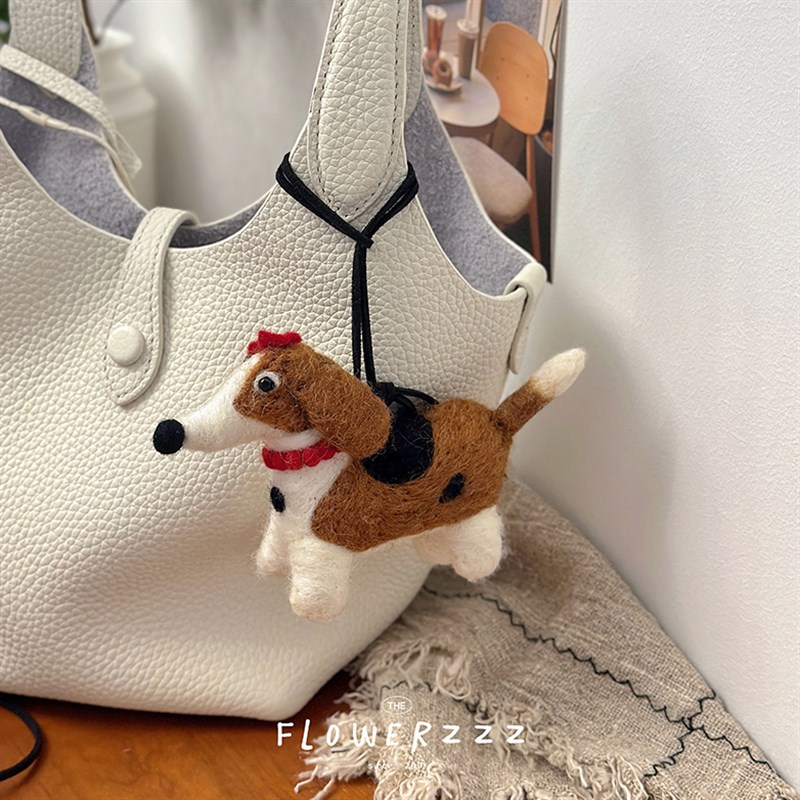 尼泊尔手工羊毛毡英m伦斑点狗女士萌修狗动物车挂饰包挂件玩偶礼