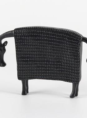 现代新中式动物摆件样板房售楼处书柜饰品创意抽象艺术麻布盔甲马