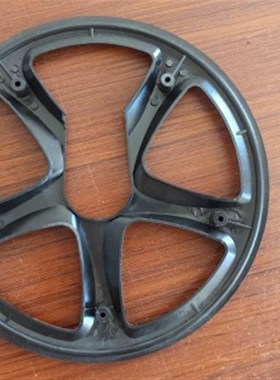 自行车护盘40-i42牙5孔相邻孔距是8.5厘米黑色塑料材质护盘牙盘盖