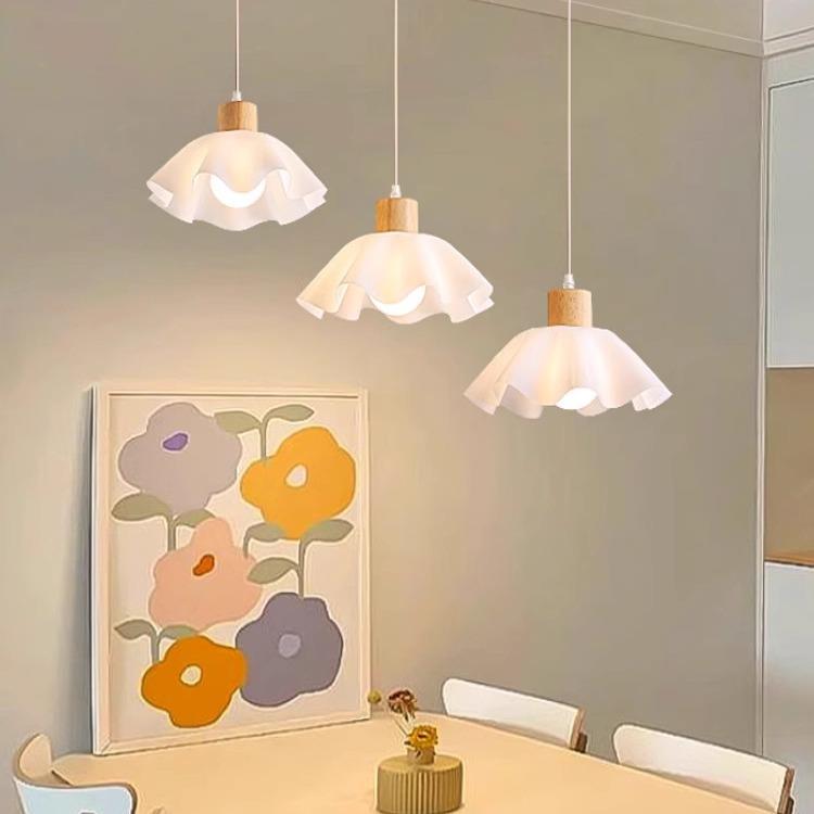 餐厅灯吊灯北欧木艺三头吧台灯简约现代日式侘寂风卧室床头花朵灯