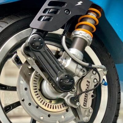 适用比亚乔Vespa春天冲刺150GTS300改装挡泥侧盖轮毂盖装饰摇臂盖