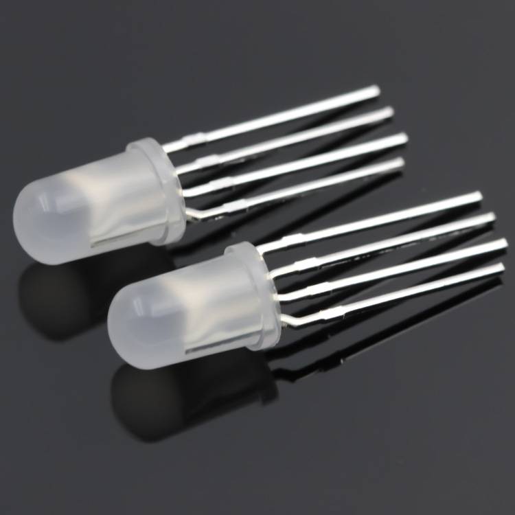 F5/5MM圆头全彩RGB间距1.54mm灯珠直插式LED灯珠红绿蓝光定 制