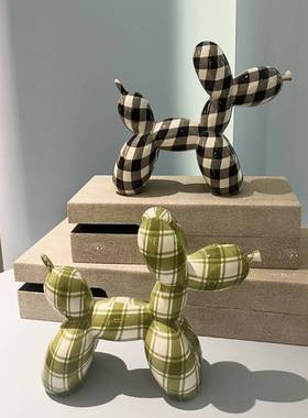 北欧现代风黑白格l子气球狗创意摆件房间客厅玄关潮气简约家居饰