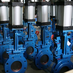 200 10C 250 150 P气动铸钢插板刀闸阀DN50 125 PZ673H 100