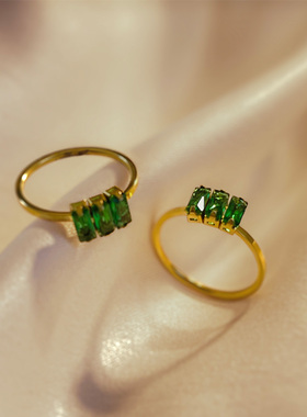 高级感祖b母绿戒指女轻奢钛钢不掉色镶嵌人工锆石气质时尚饰品