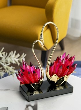 新婚水晶天鹅摆件一对轻r奢高档客厅婚房卧室酒柜装饰品结婚送礼