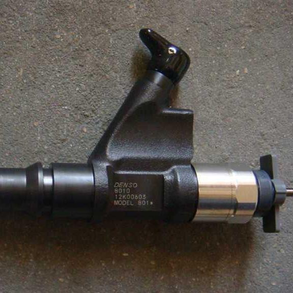 重汽喷油器VG1246080051电装喷油器适用豪沃重卡汽车VG1246080051