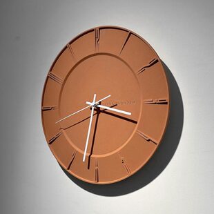 久处不厌静音挂墙钟北欧现代简约客厅书房免打孔轻奢装饰水泥钟表