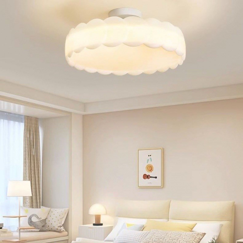 中山灯具奶油风卧室2023网红新款简约现代全光谱V主卧吸顶吊灯客