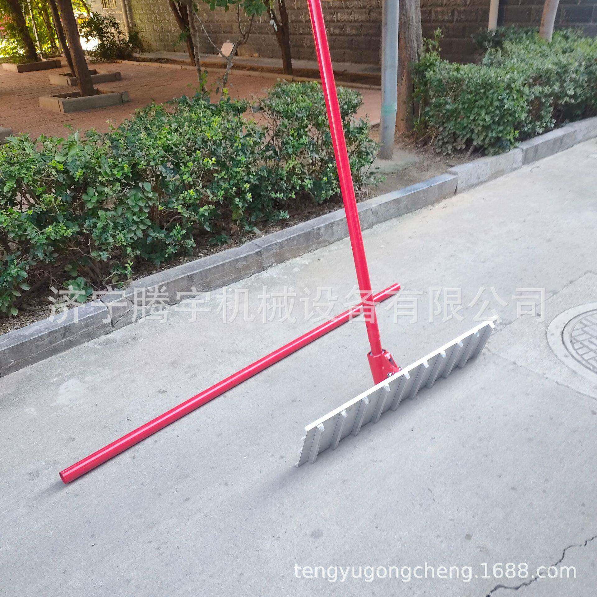 现浇铝镁合金牛场拉槽机 牛场大耙子厂家 手拉式牛场大耙子价格