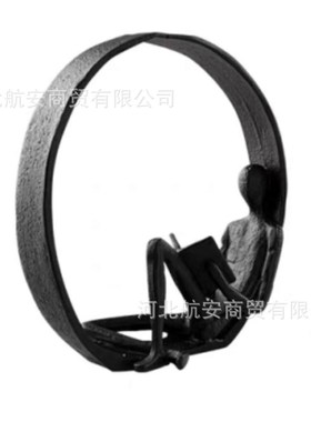 现代简约创意圈内人看书摆件样板房售楼处P桌面软装摆设工艺品