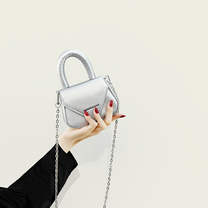 小众设计包包女包2023新款高级感斜挎包网N红爆款超火链条包口红