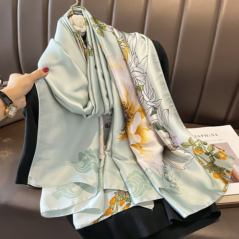 精美印花加长款披肩丝巾秋冬款洋气时尚妈妈装饰百搭围巾春秋气质