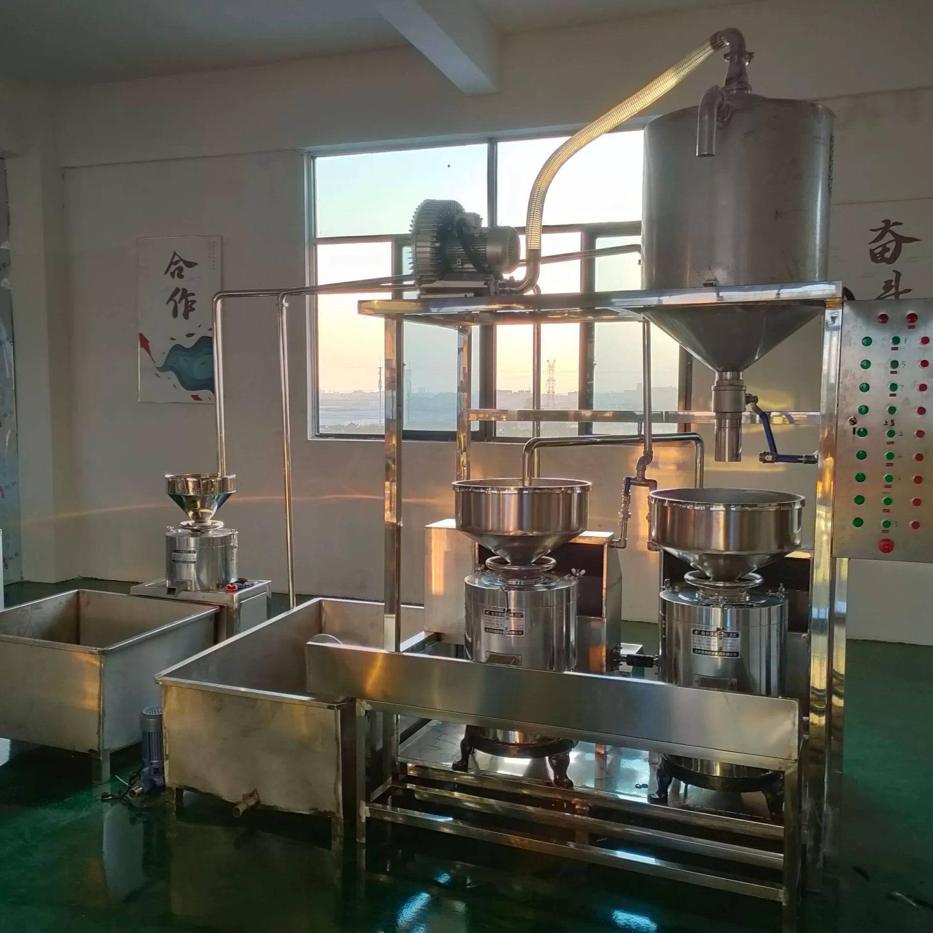 大型商用黄豆磨浆设备 豆制品加工设备 自动化三连磨浆机全自动
