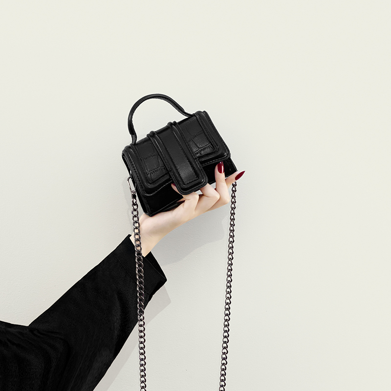 高级感小包包女夏季l2023新款潮小众百搭手提斜挎包迷你链条口红
