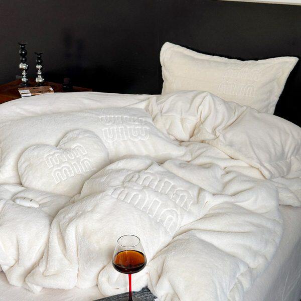 进口牛奶绒四件套高端白色兔兔毛绒超柔立暖绒冬季加厚珊瑚绒被套