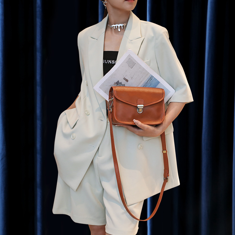 大号真皮斜d挎豆腐块包小方包女2023新款高级感软皮休闲小包放手