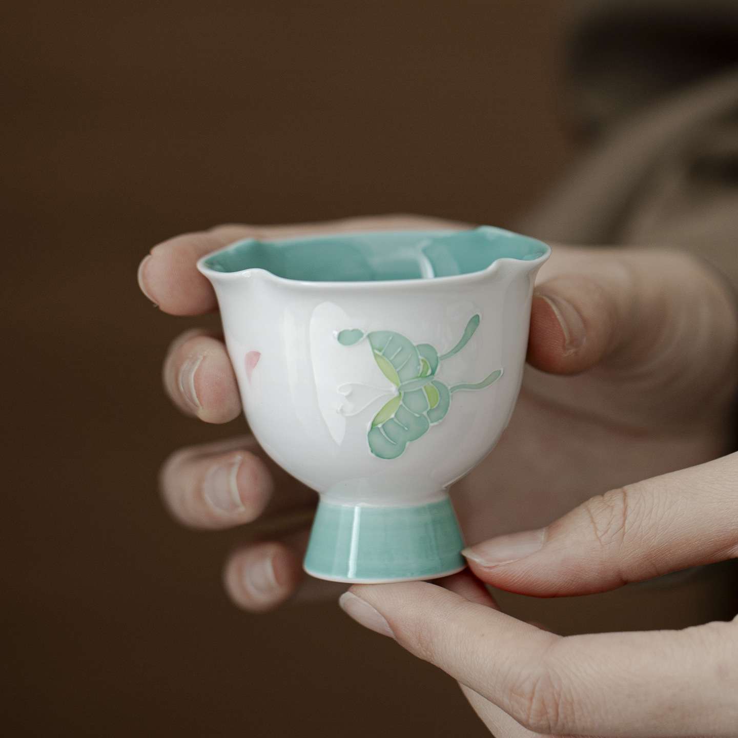 手绘浮雕蝴蝶恋花口高足杯主人杯绿色茶杯专用喝茶家用茶具品茗杯