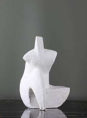 简约现代抽象人物雕塑样板房间创意酒店软装饰品家居桌面艺术摆件