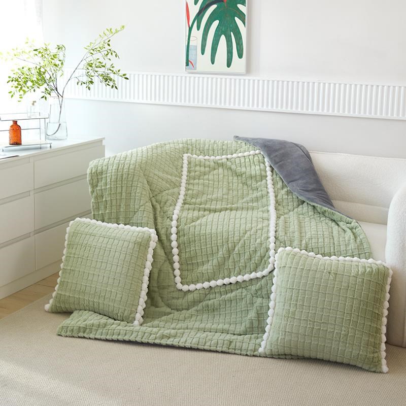 纯色双面加厚珊瑚绒抱枕被子两用汽车上办M公室保暖靠垫枕头被毯