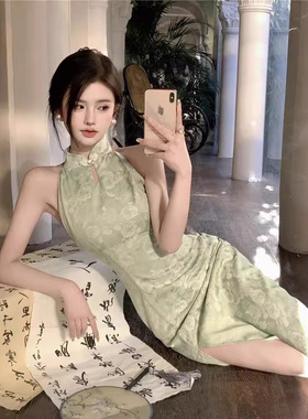 Jody新中式国风清冷感绿色旗袍性感包臀风情万种绝美挂脖连衣裙女