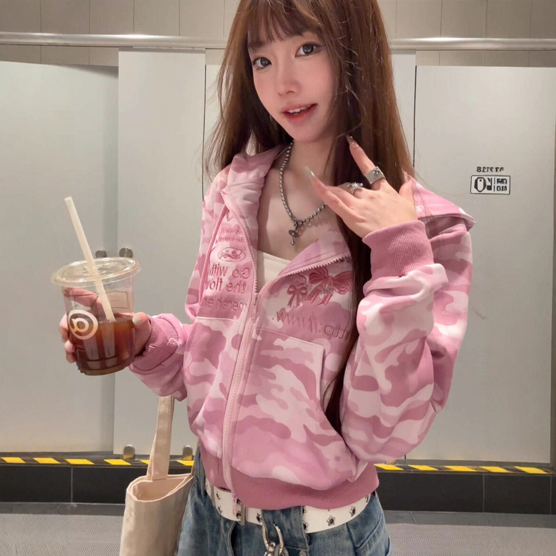 巨好看粉色迷彩连帽卫衣女春秋2026新款美式复古宽松休闲短款外套