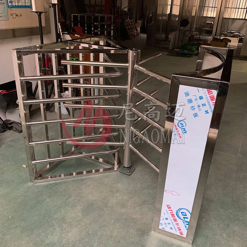 佛山厂家汽车站出口单向手动半高转闸不锈钢全高手动三辊闸门禁闸