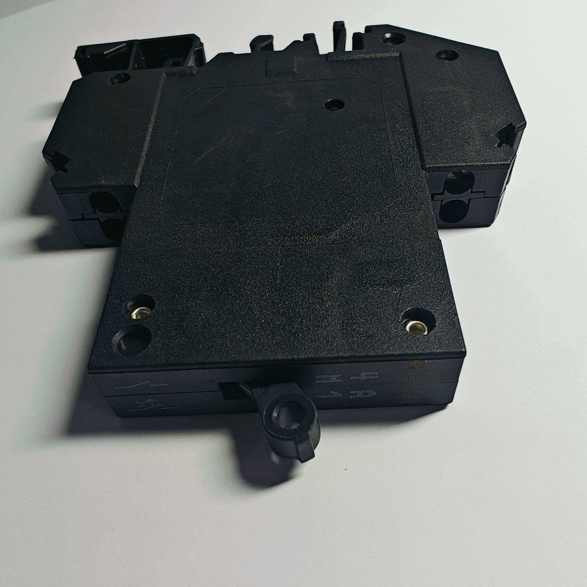 电路保护 断路器  2210-T210-K0M1-H121-4A
