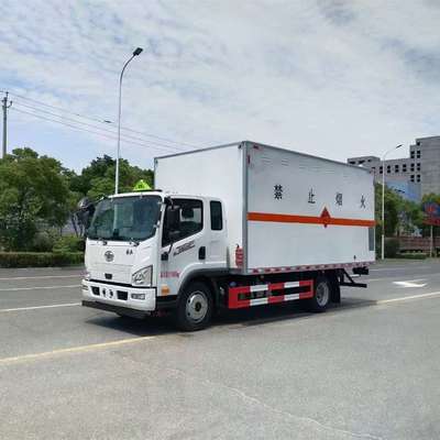 解放5米5排半危险气体运输车 7吨工业毒性气体配送车 带行吊