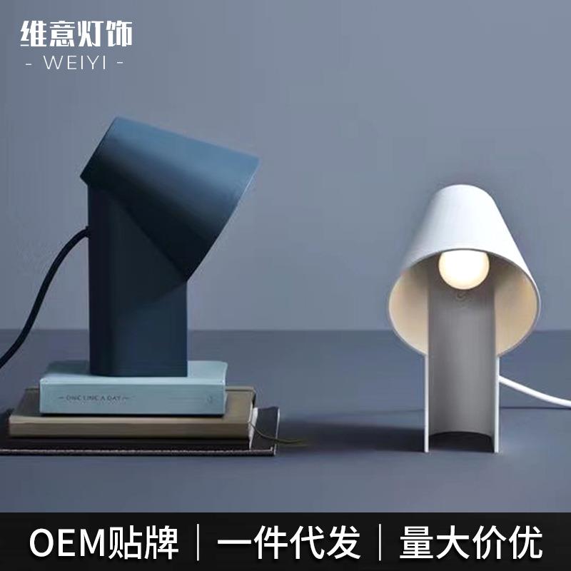 宝蓝色白色铁艺北欧创意简约台灯设计师卧室床头灯装饰高级台灯