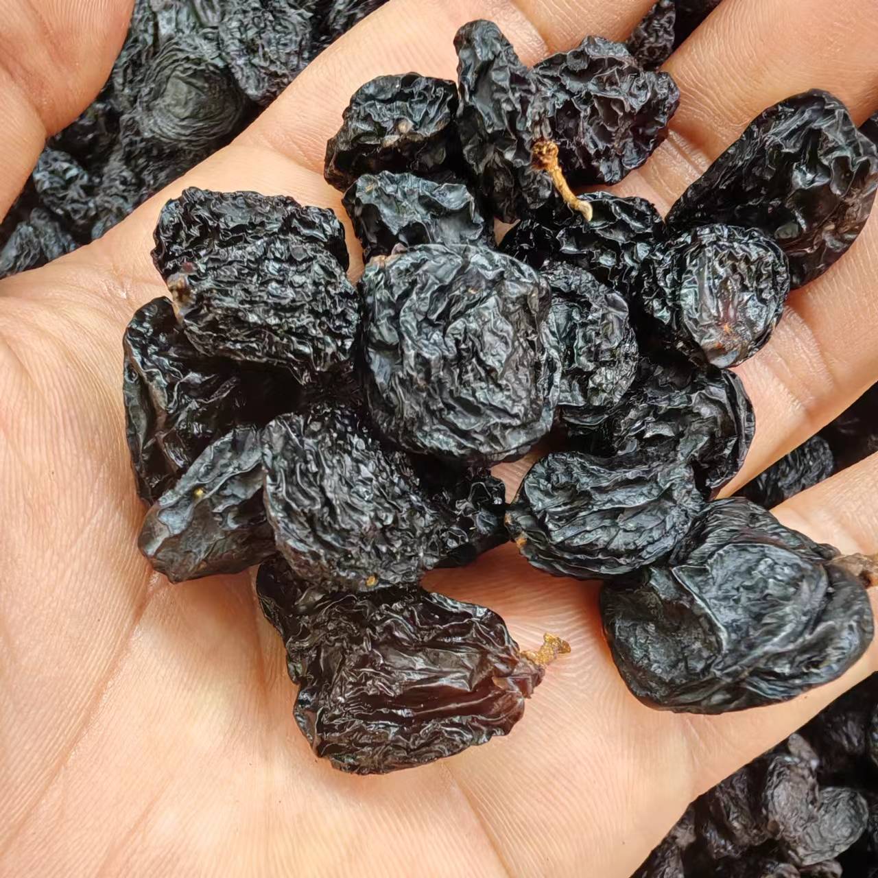 玫瑰香夏黑葡萄干新疆吐鲁番特产黑葡萄干大颗粒无籽干净500g包邮