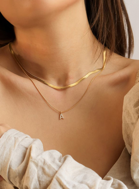 精致钛钢字母吊坠多层锁骨链