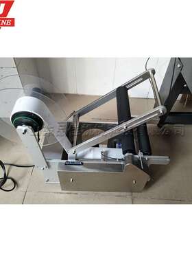 半自动圆瓶贴标机 Round bottle labeling machine 饮料瓶贴标器