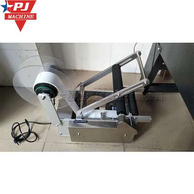 半自动圆瓶贴标机 Round bottle labeling machine 饮料瓶贴标器