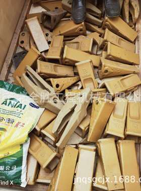 供应CLG925D挖掘机挖斗左右侧齿72A0302 72A0303 柴油泵 挖斗