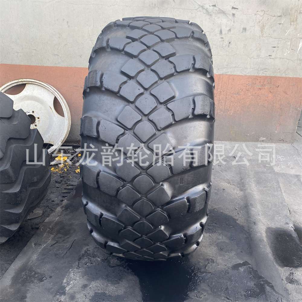 50铲车1500×600-635可代替23.5-25轮胎重型越野炮车轮胎