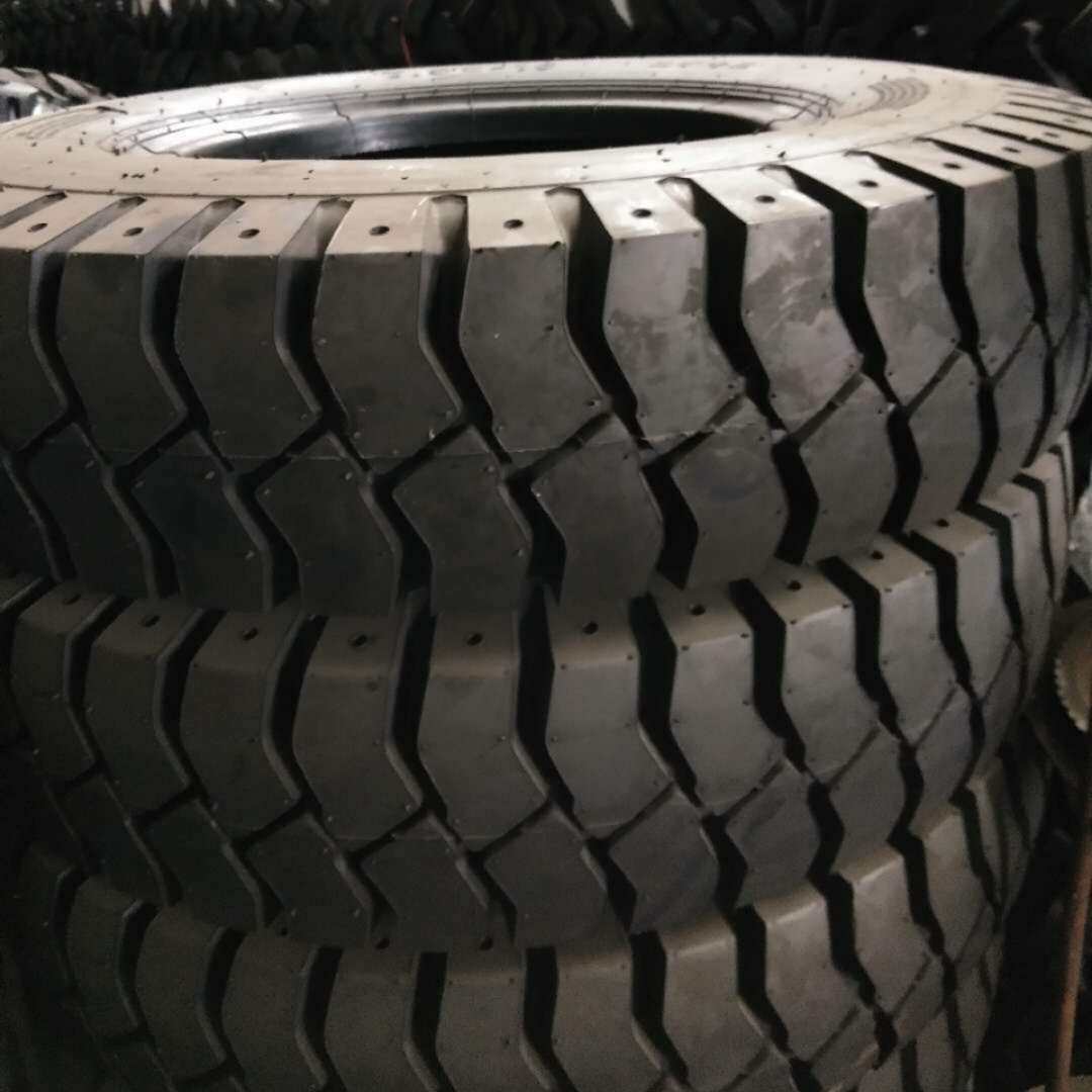工程载重矿山轮胎 1200-20矿山斜交轮胎 1200-20叉车尼龙轮胎