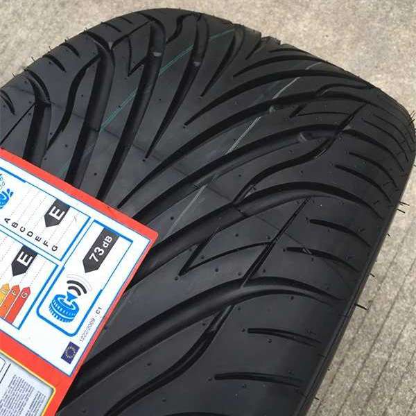 轿车改装单导向花纹55R16轮胎205 215/45R17人字形255 26535r18ZR