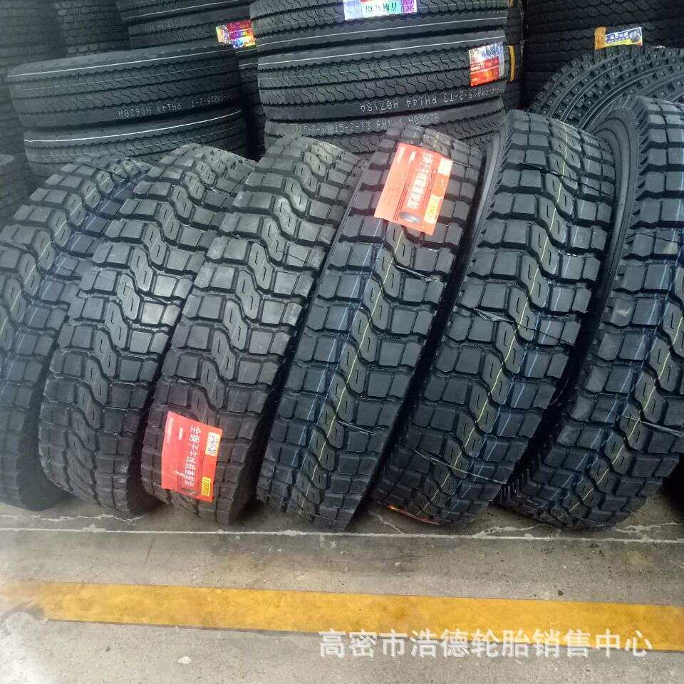 825R20轻卡车轮胎前四后八轮胎加重矿山轮胎厂家直销卡货车钢丝胎