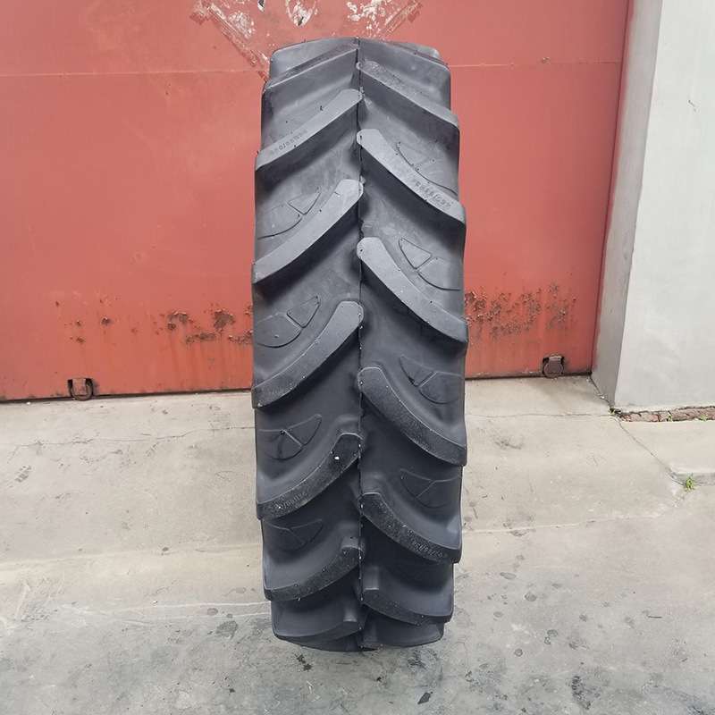 拖拉机轮胎520 460/85R42 34 420/85R30 34 38农业子午线人字轮胎