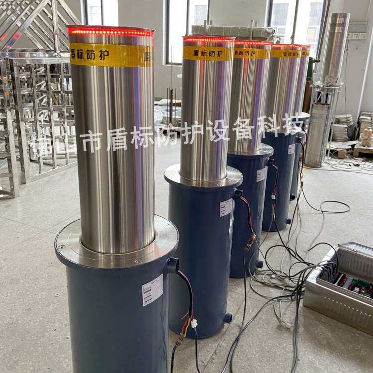 盾标防护工厂生产自动液压升降防撞桩半自动伸缩路障可移动止车柱