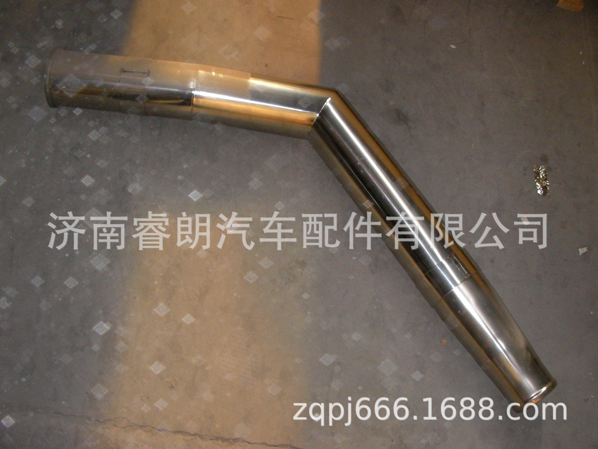 生产直销豪沃自卸车配件VG1047110100中冷器进气管欧Ⅱ