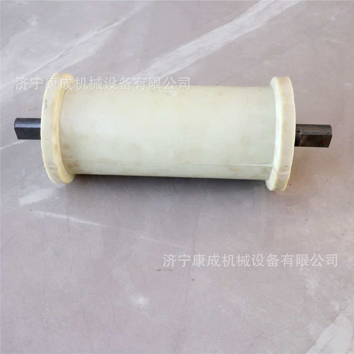 康成聚氨酯地滚尼龙托辊耐磨直径300钢丝绳用拖绳轮铸钢铁地辊轮