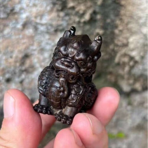 沉香木雕刻背书麒麟手把件文玩车摆件家居客厅装饰品工艺品送礼