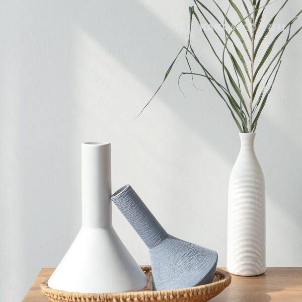 极简桌面简约小清新螺纹北欧装饰花瓶陶瓷床头客厅居家电视柜摆件